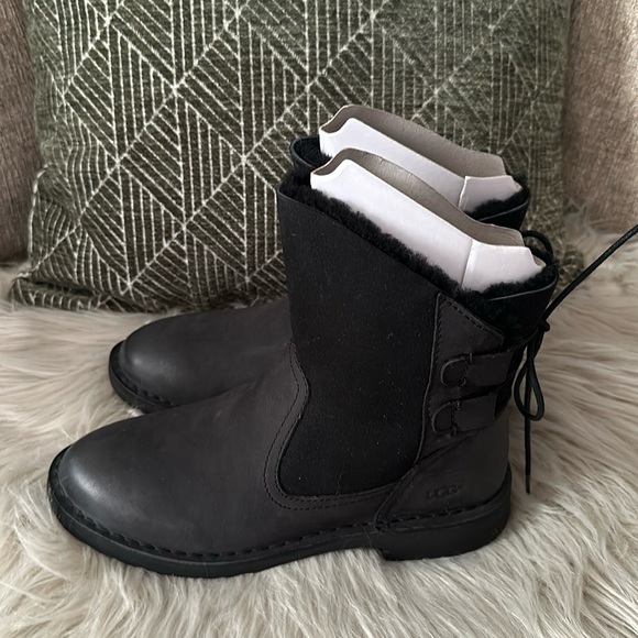 UGG NAIYAH BLACK Water 💦 Resistant - Picture 3 of 11